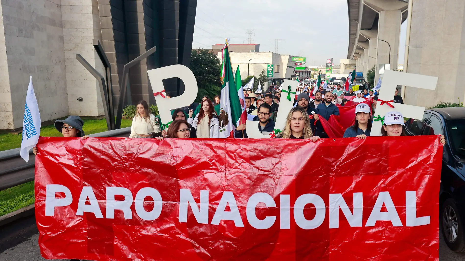 995770_Trabajadores PJF Toluca unen a “Caravana por la Justicia” -8_impreso